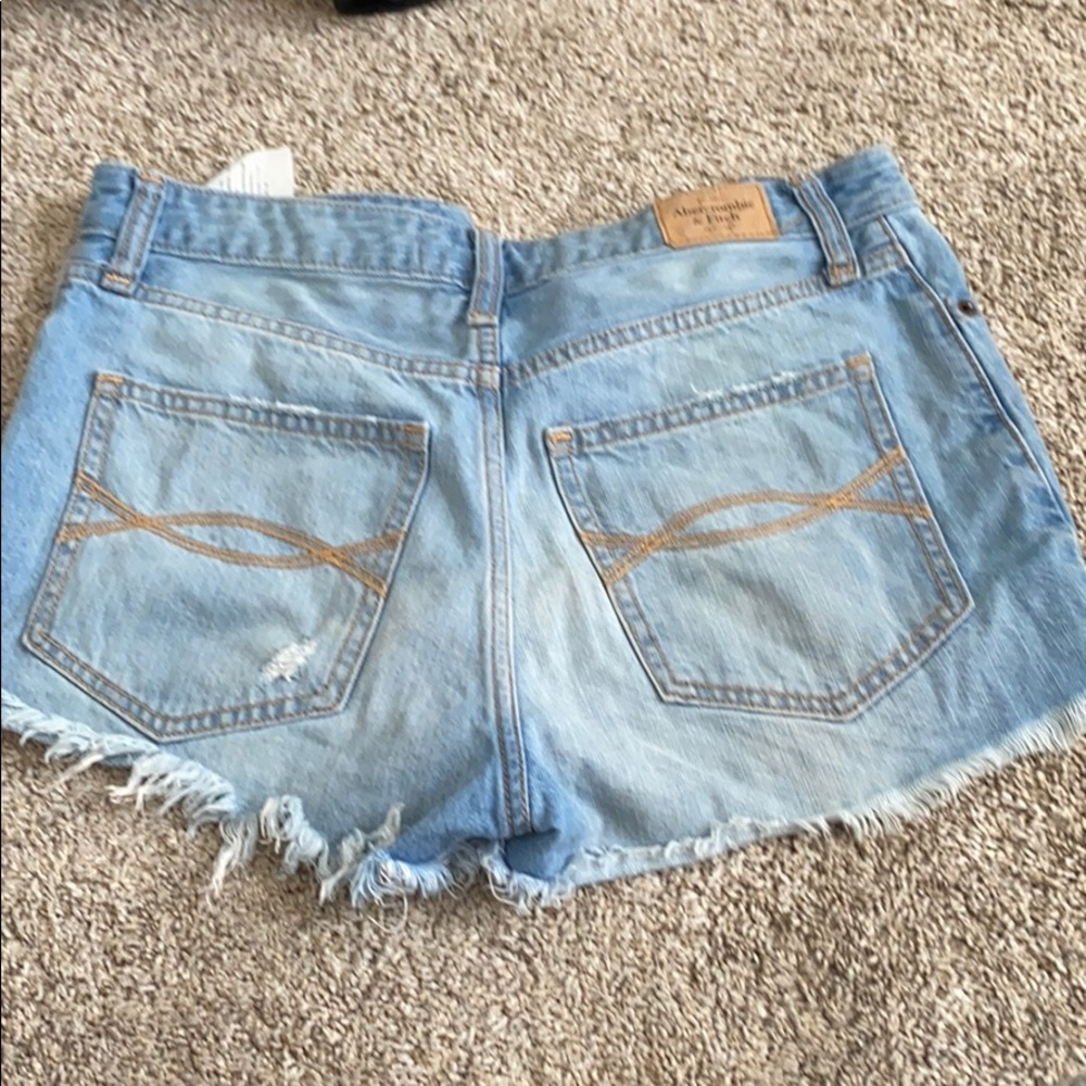 Shorts - Picture 3 of 3